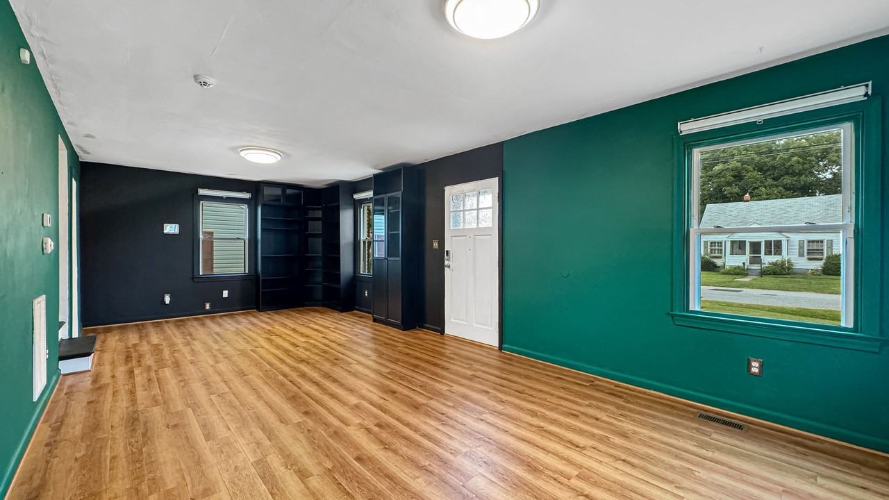 607 Lee St #1 - Photo 3 of 16