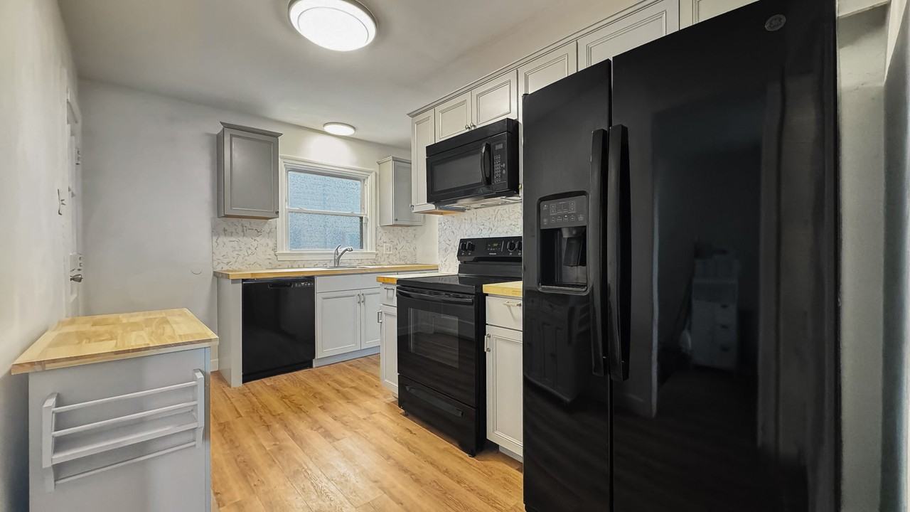 607 Lee St #1 - Photo 5 of 16