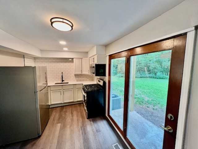 9332 North Cross Street #B - Photo 3 of 10