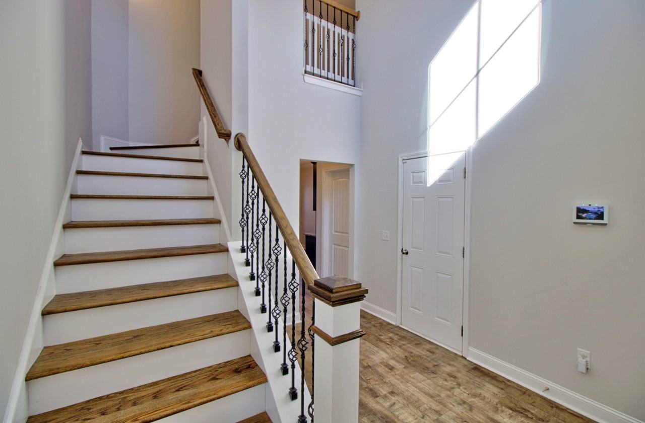 326 Fairview Cir #1 - Photo 3 of 30