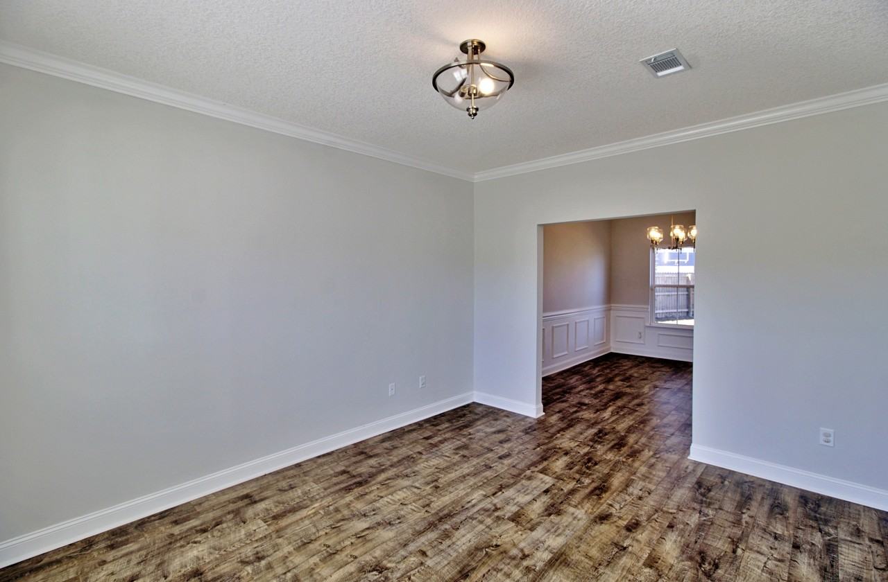 326 Fairview Cir #1 - Photo 4 of 30