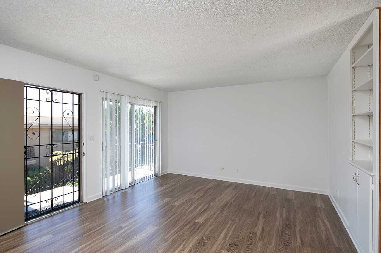 2150 Thomas Ave - Photo 2 of 9