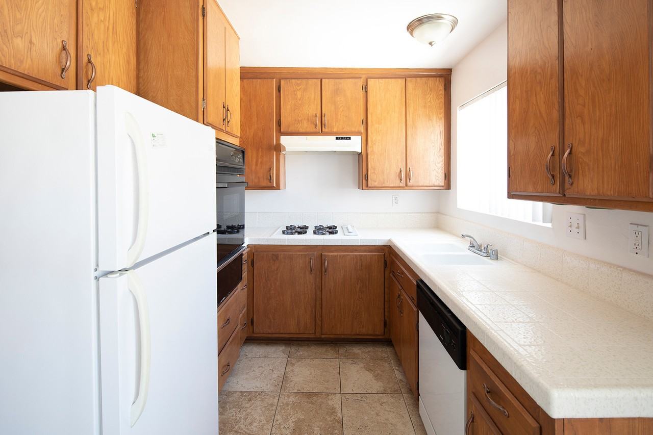 2150 Thomas Ave - Photo 3 of 9