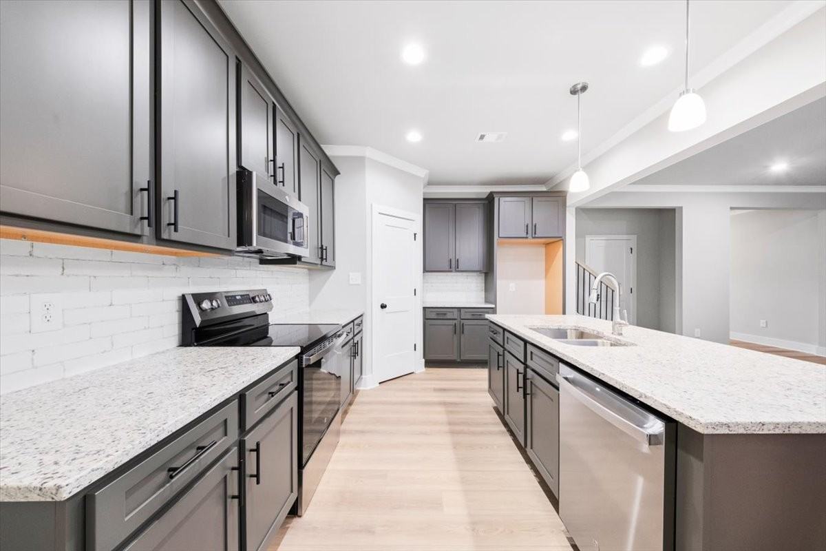 182 Railroad St #1 - Photo 7 of 46