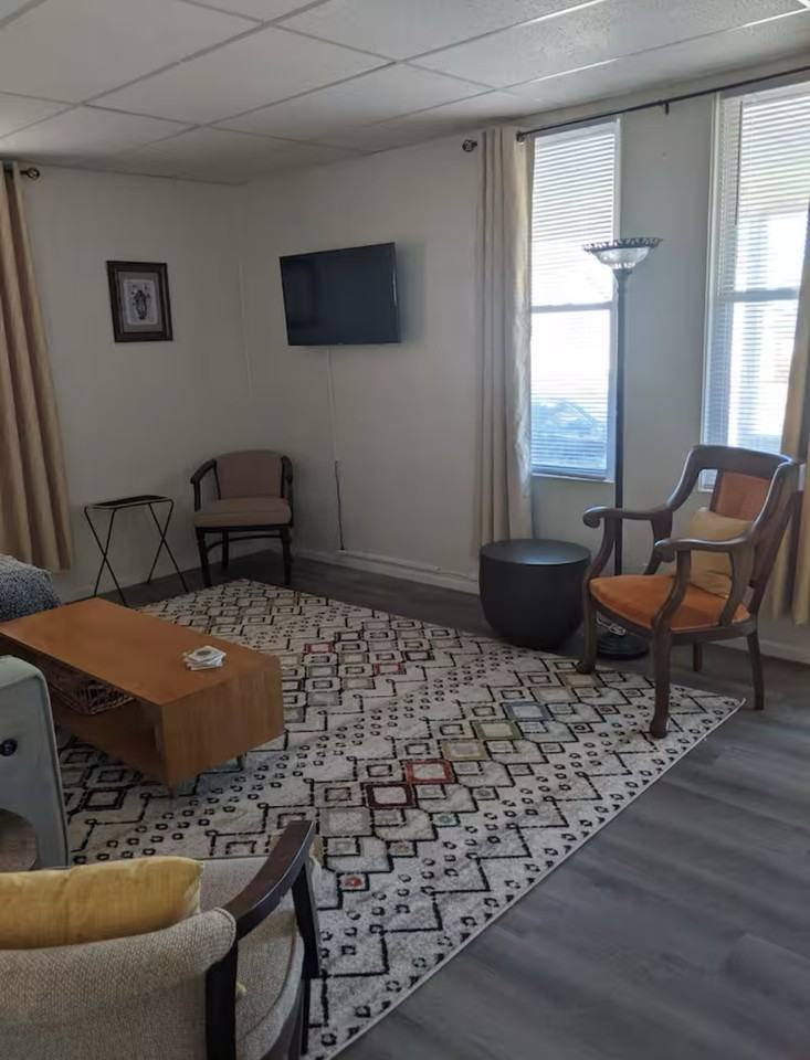 610 6th Ave #610 - Photo 3 of 11