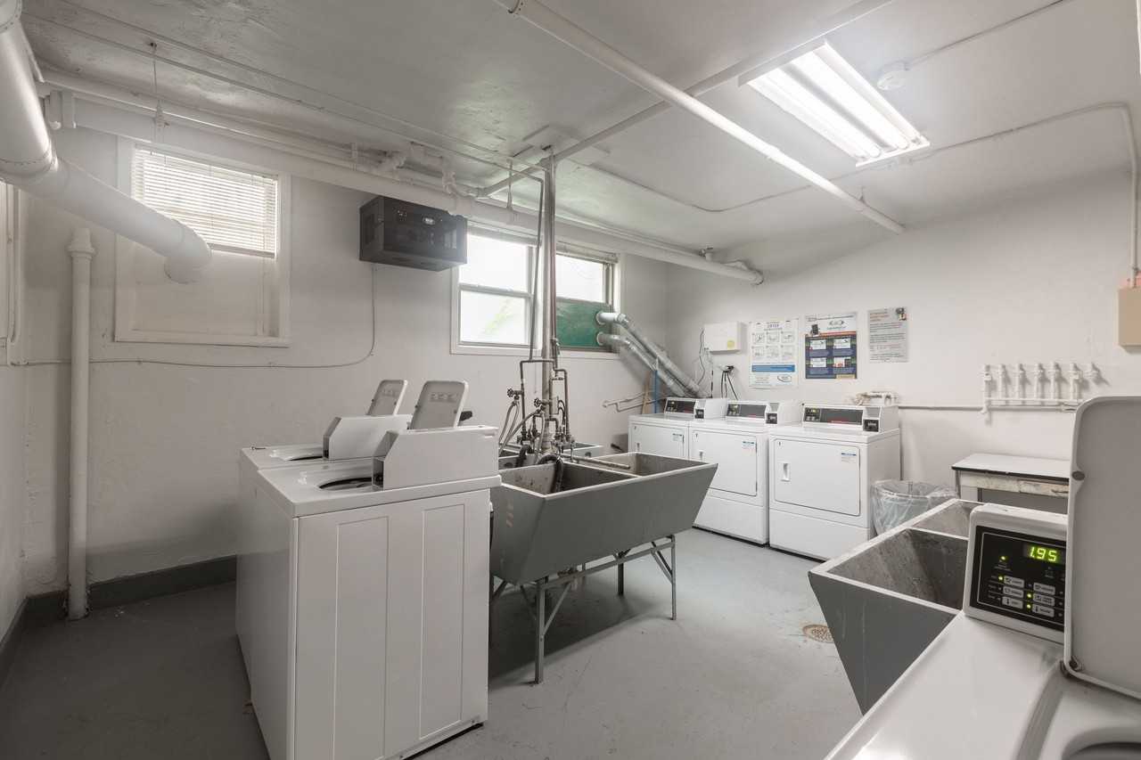 3220 Girard Ave S - Photo 4 of 5