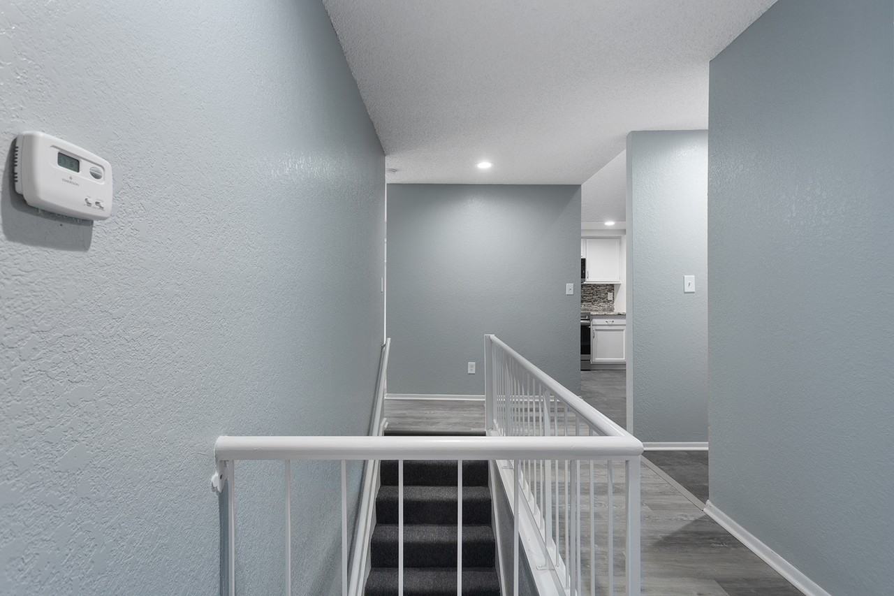 586 Nw Valleybrook Rd #1 - Photo 6 of 40