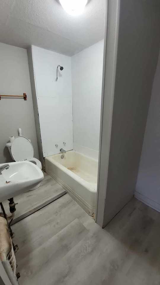 201 E Walnut Ave #1 - Photo 4 of 7