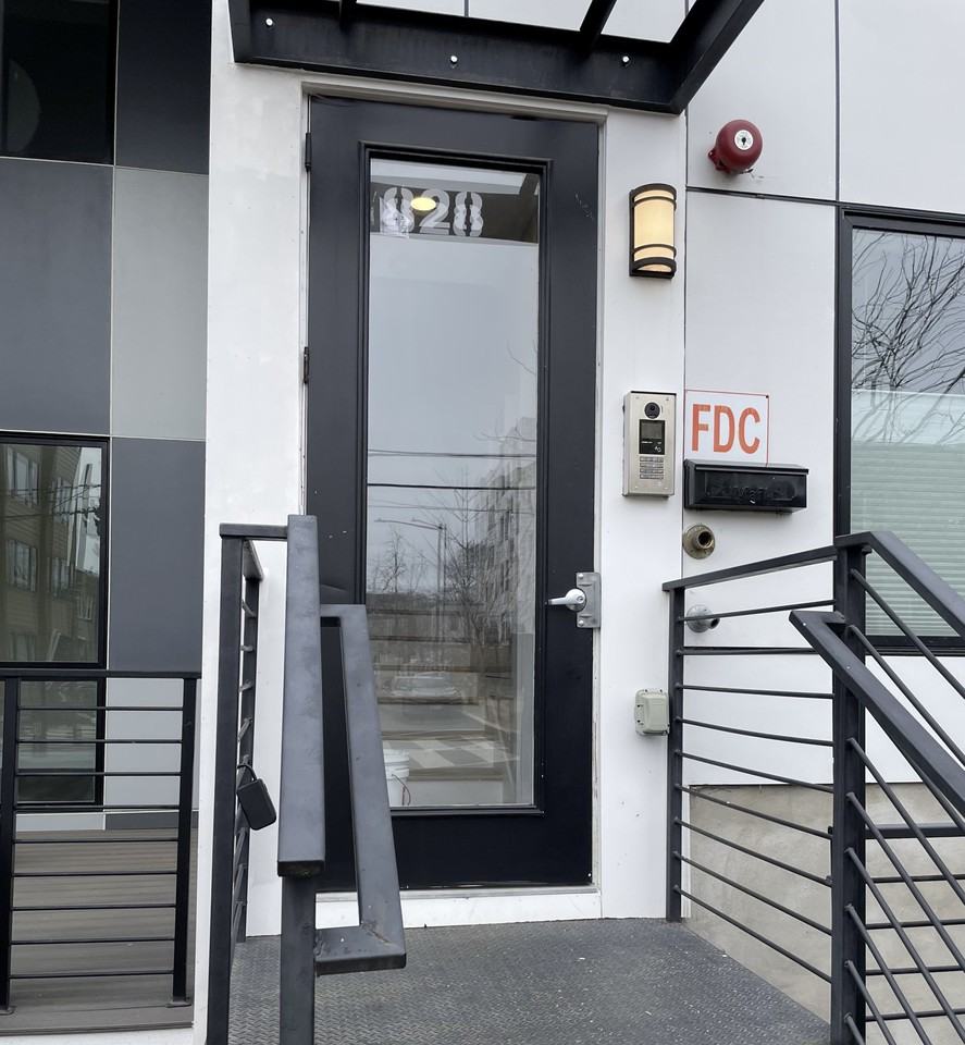 828 18th St Ne #201 - Photo 2 of 11