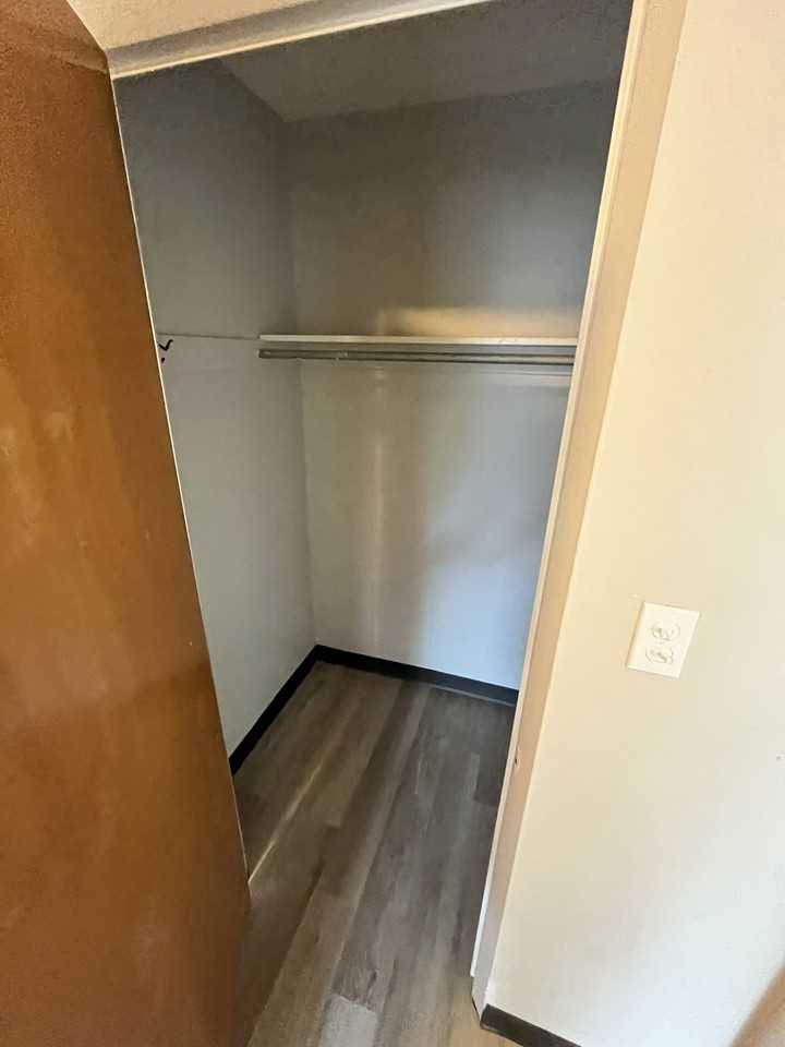 17731 Lake Shore Blvd #5 - Photo 4 of 15