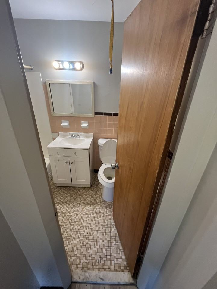 17731 Lake Shore Blvd #5 - Photo 7 of 15