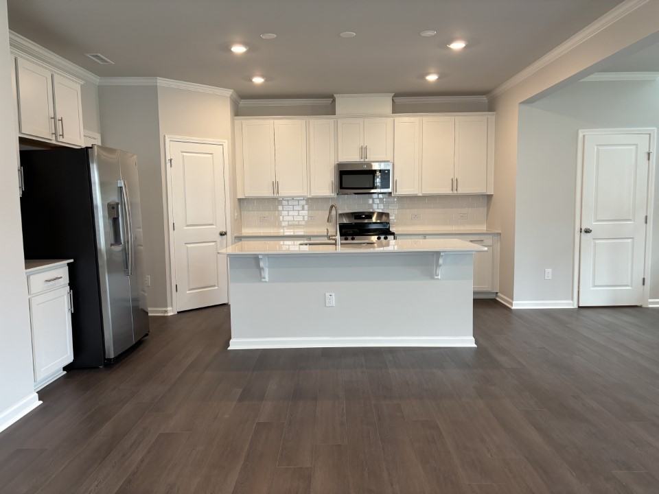 525 Hanover Shore Ln #1 - Photo 4 of 32