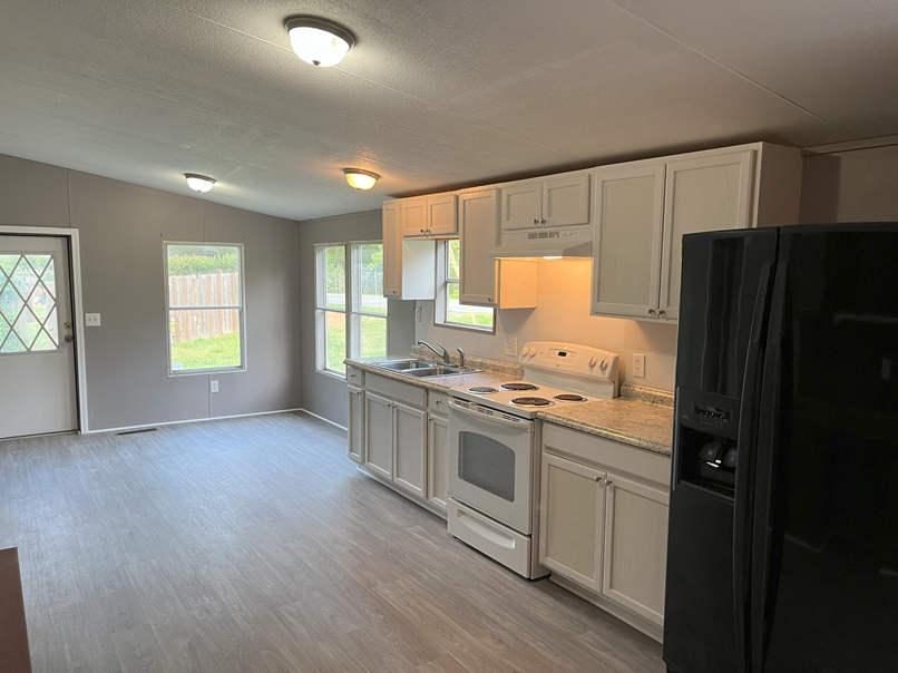 7036 Mountain Rdg Se - Photo 2 of 7