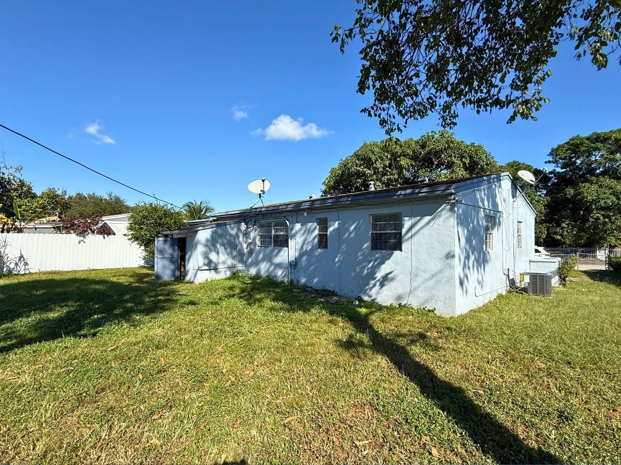 12720 Northwest 18th Court - Photo 4 of 31