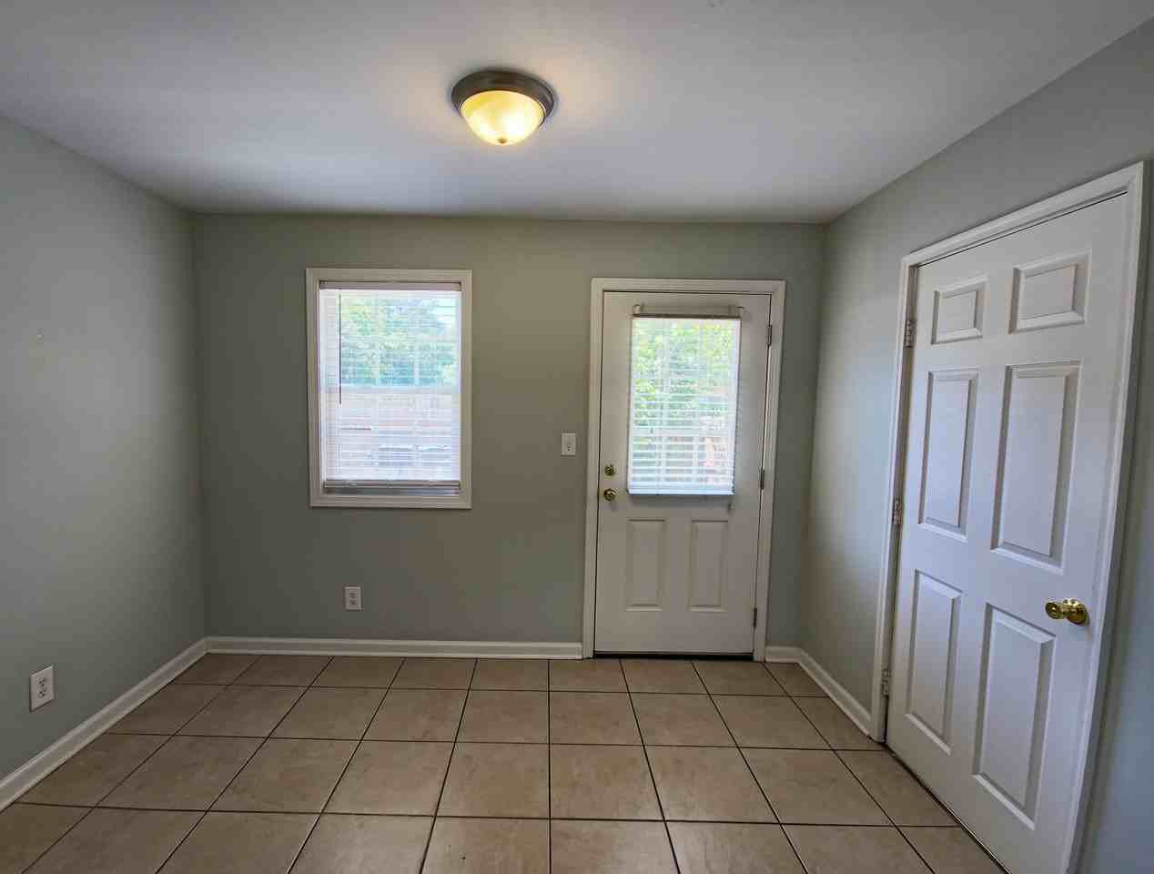 1001 Morningside Dr #B - Photo 2 of 9