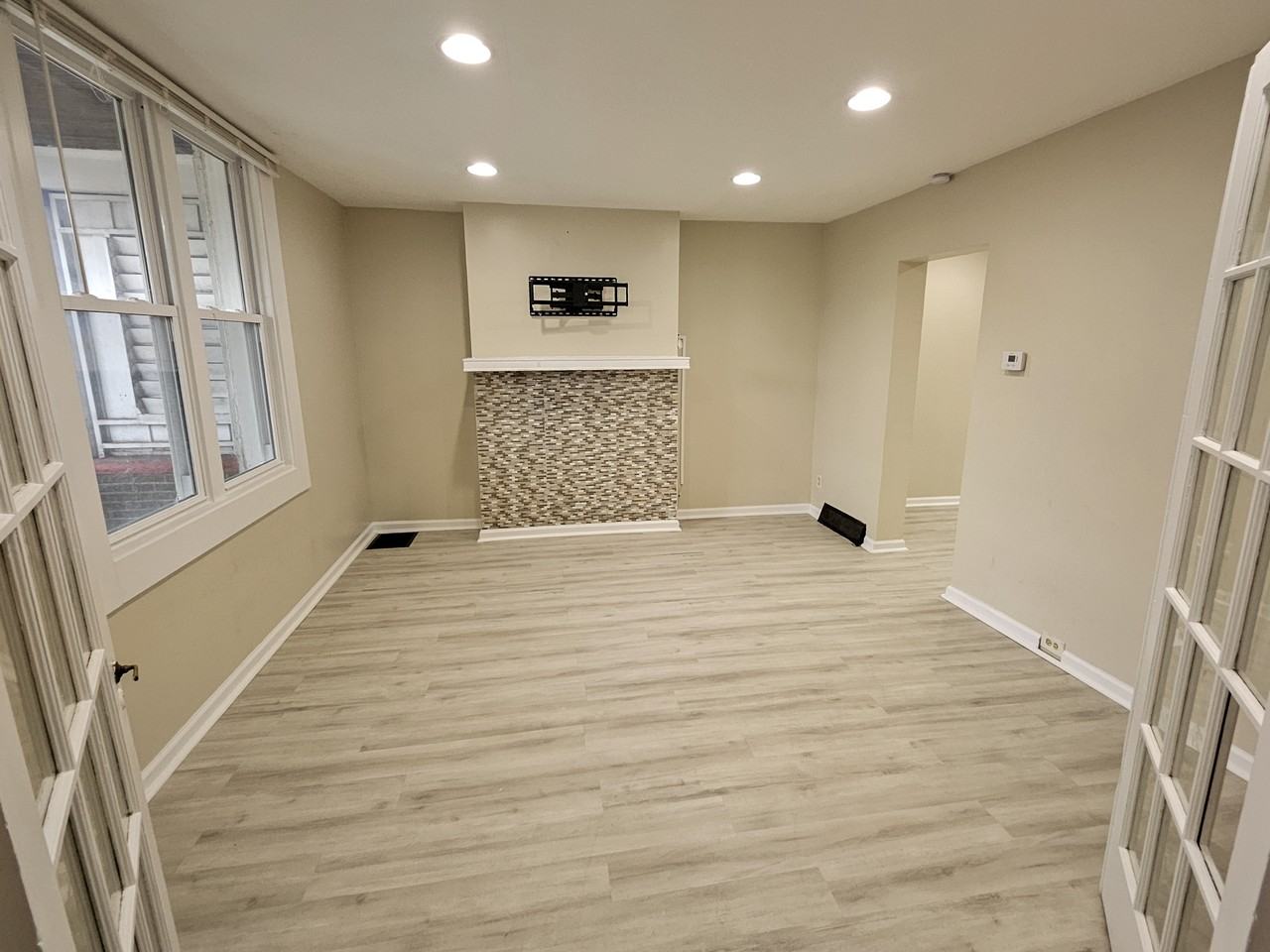 535 E Warrington Ave #1 - Photo 3 of 32