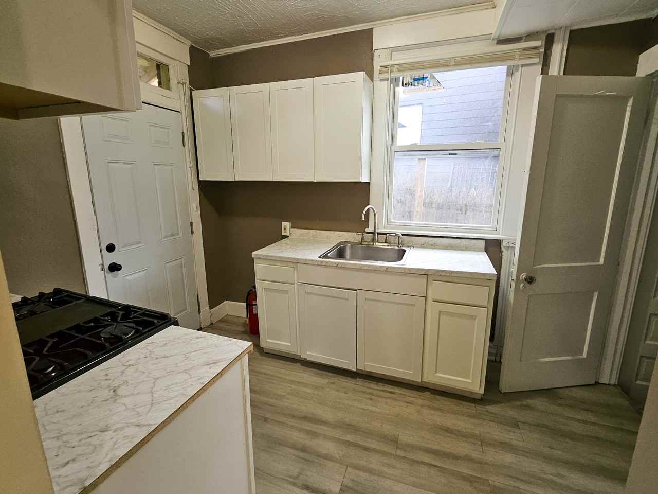 535 E Warrington Ave #1 - Photo 5 of 32