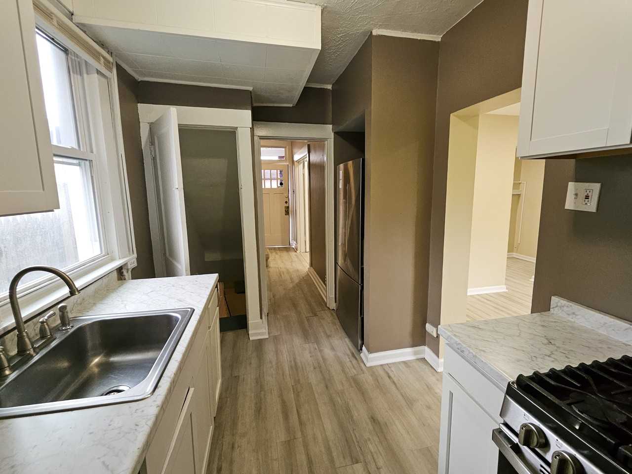 535 E Warrington Ave #1 - Photo 6 of 32