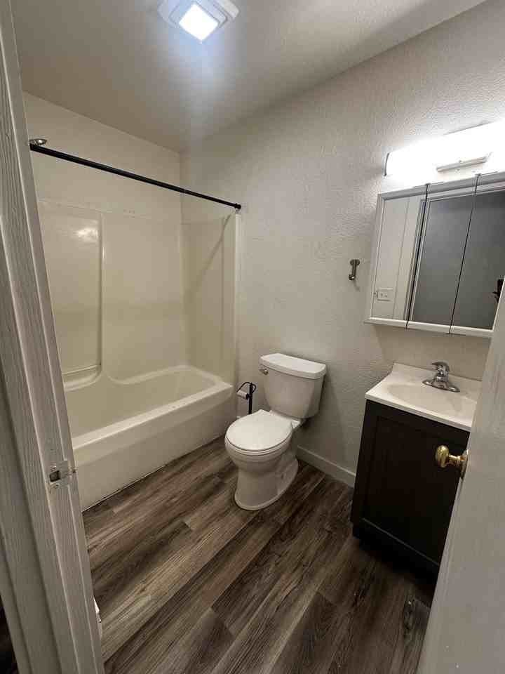 1571 Bluff St #4 - Photo 3 of 6