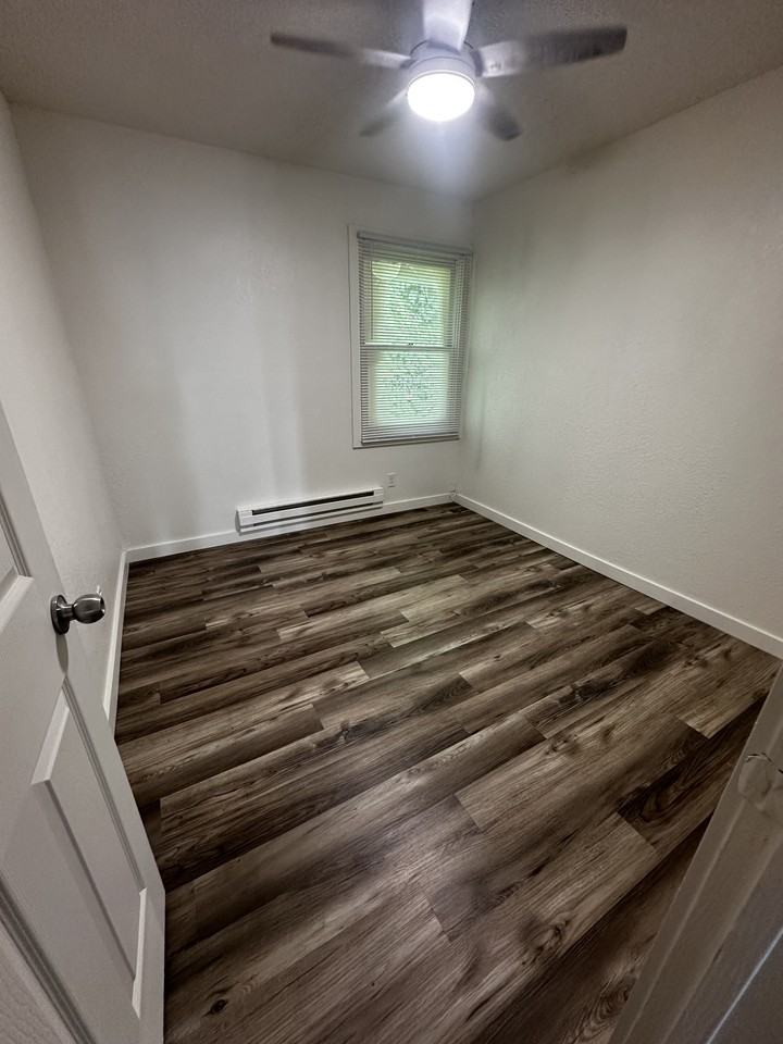 1571 Bluff St #4 - Photo 4 of 6