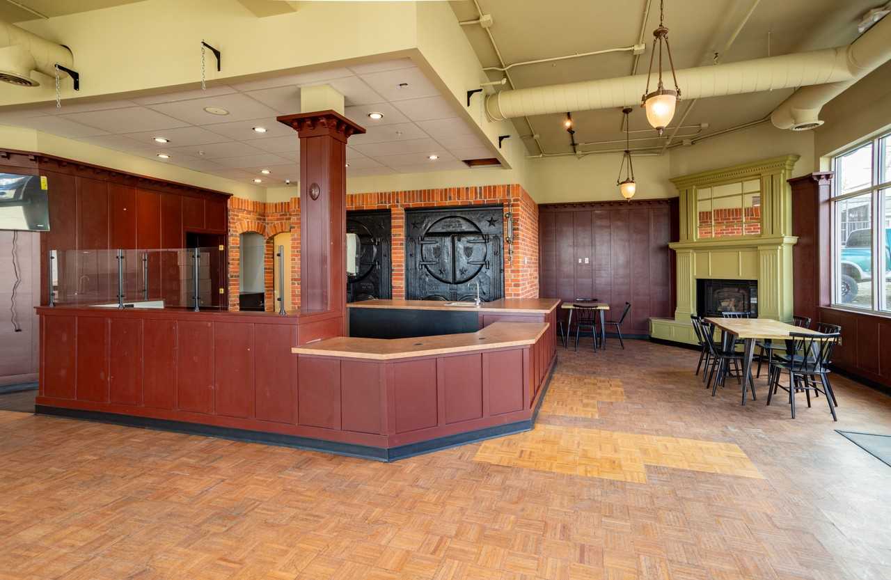 404 2nd St - Photo 2 of 8