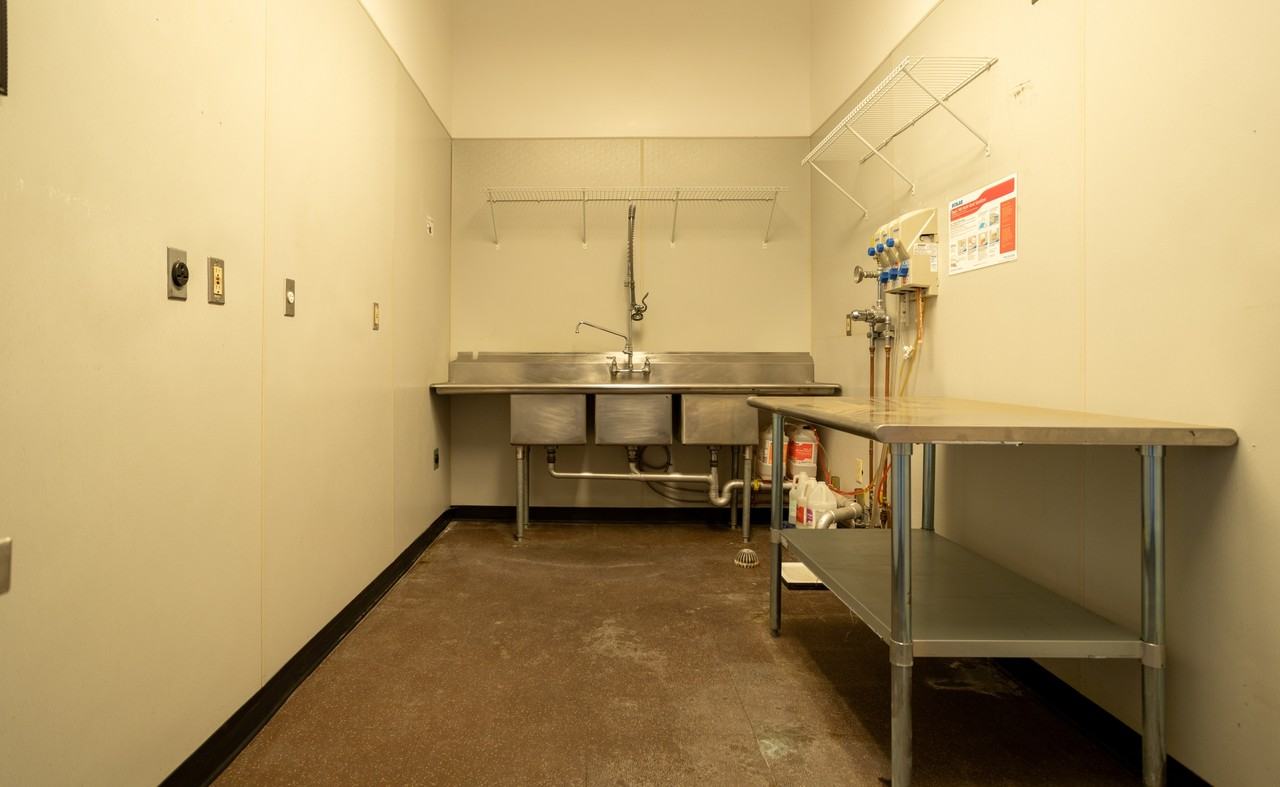 404 2nd St - Photo 4 of 8