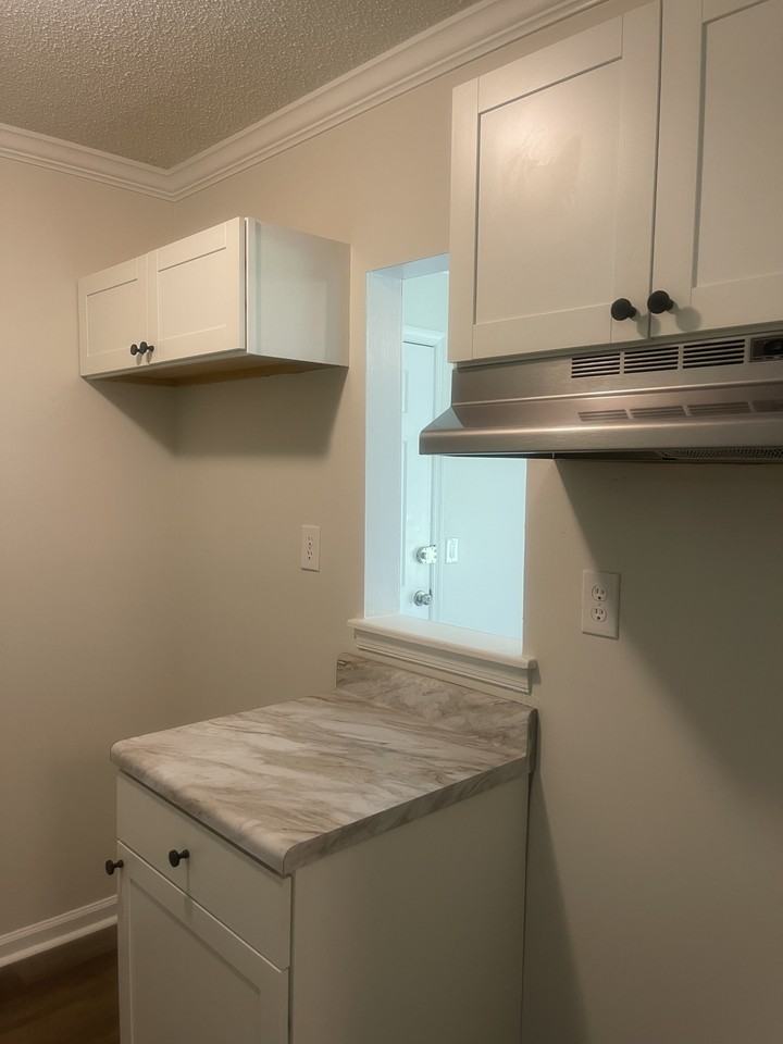 502 Mystic Drive #B - Photo 2 of 11