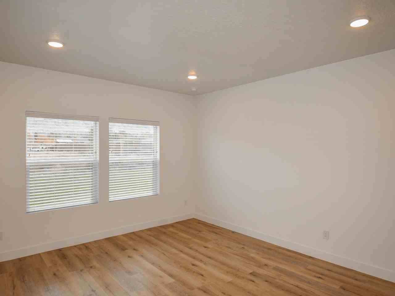 220 N Spring Creek Pkwy #21 - Photo 3 of 15