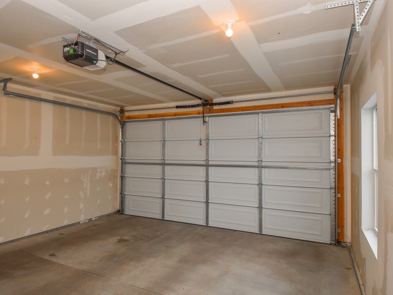 220 N Spring Creek Pkwy #21 - Photo 5 of 15