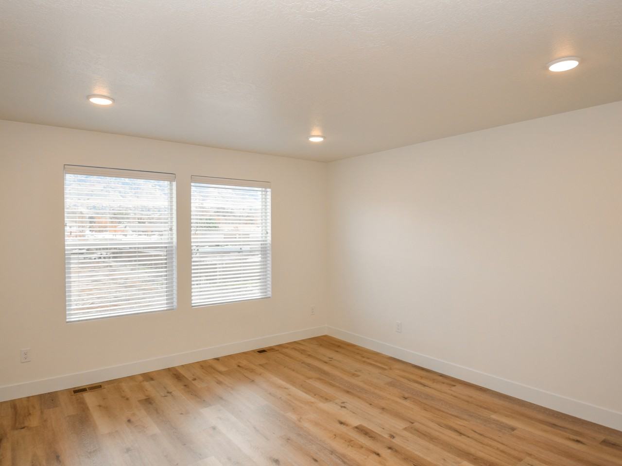 220 N Spring Creek Pkwy #21 - Photo 7 of 15