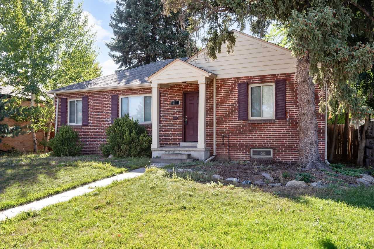 3011 Dexter St - Photo 3 of 34