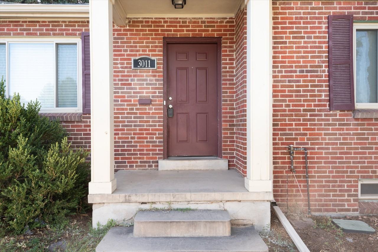 3011 Dexter St - Photo 4 of 34