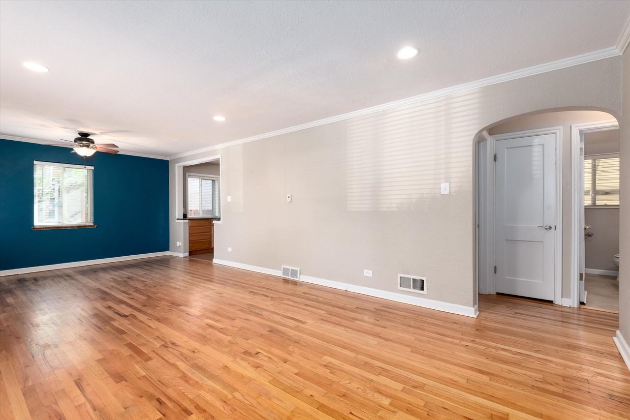 3011 Dexter St - Photo 5 of 34