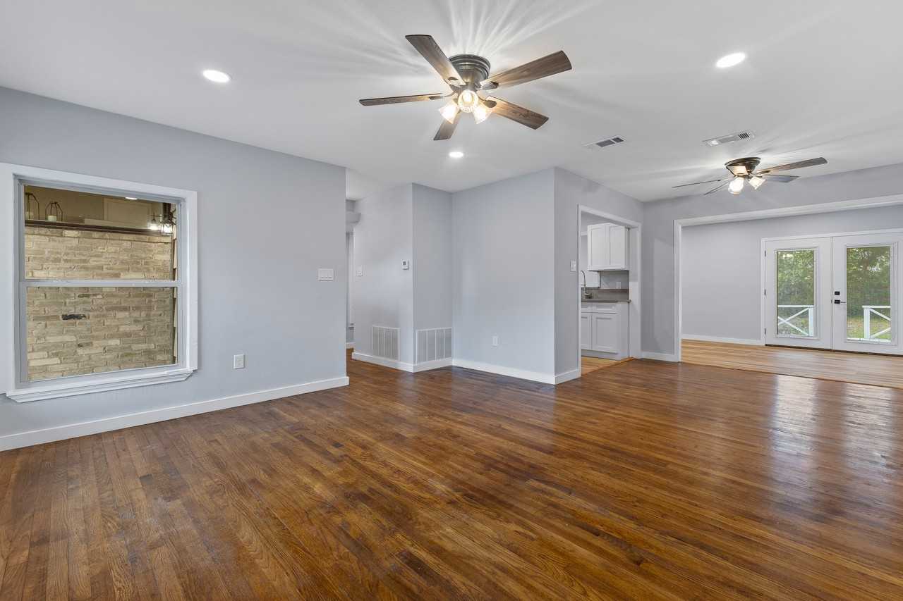 534 Cicero Avenue #1 - Photo 4 of 15