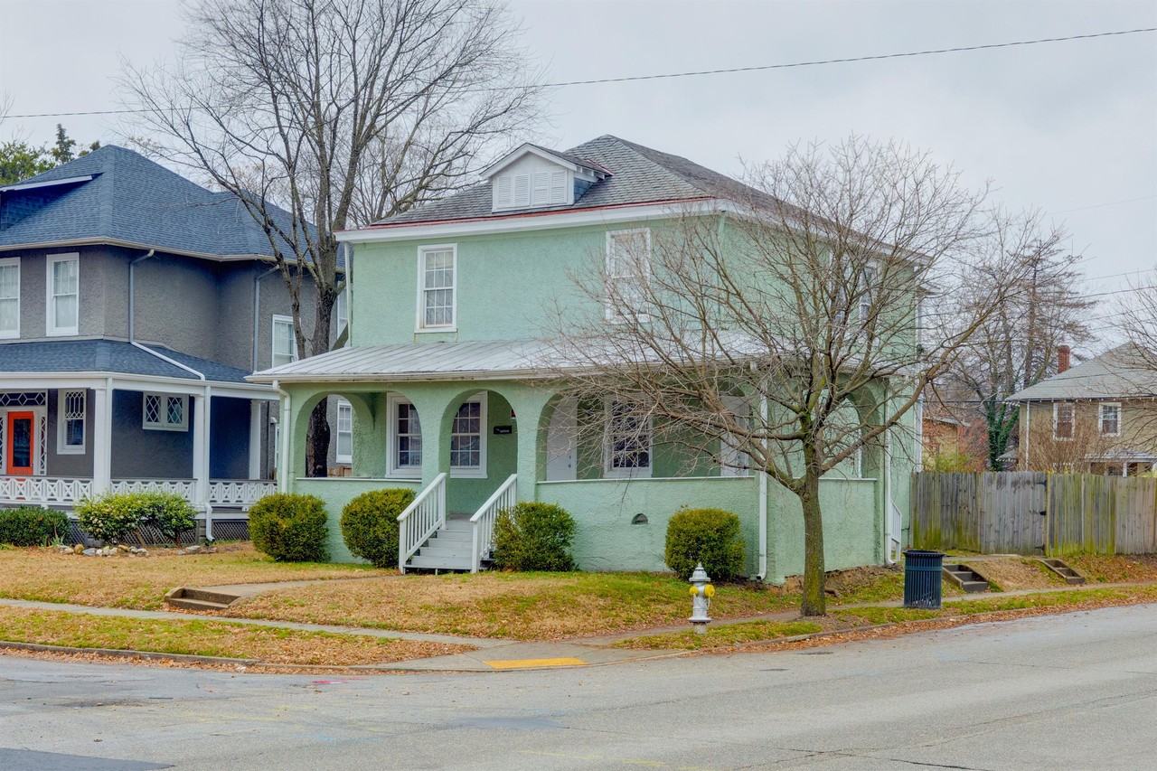 2922 Noble Ave #B - Photo 3 of 16