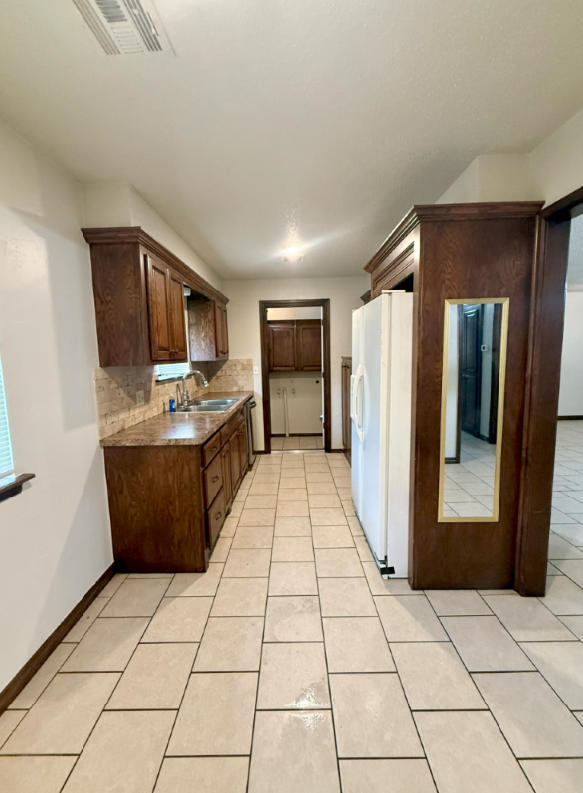 952 Northwest 6th Street #1 - Photo 5 of 14