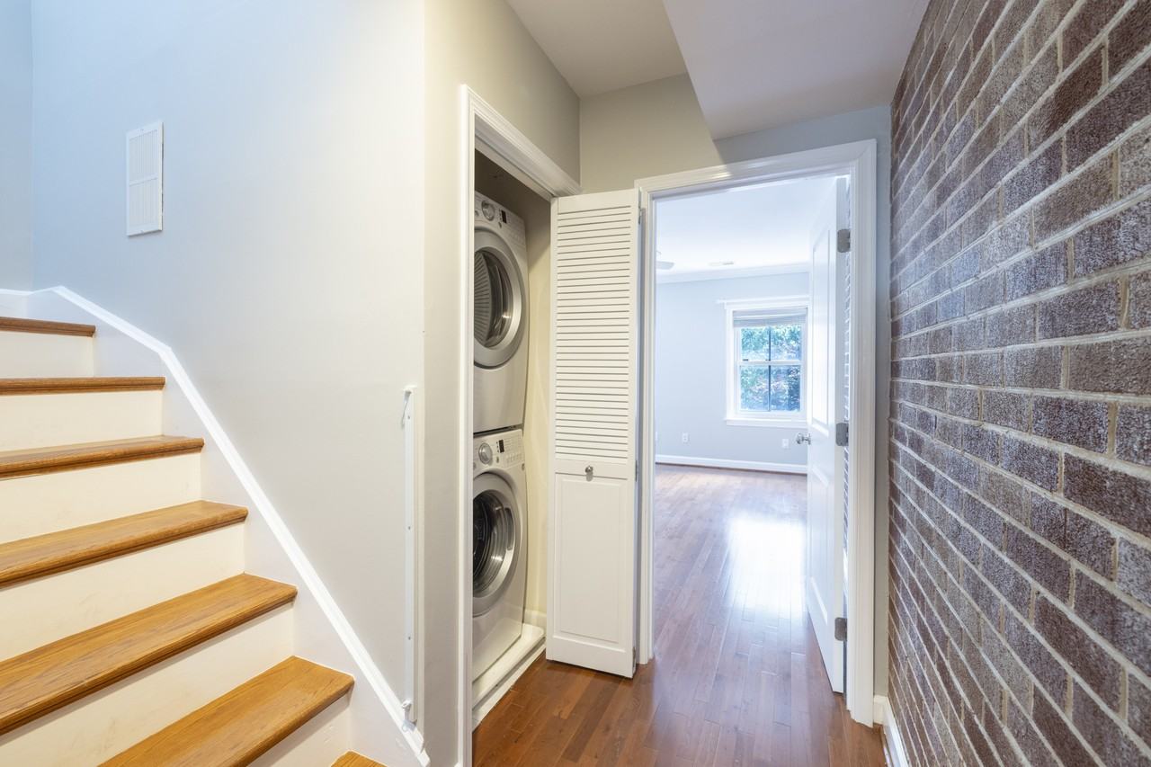 1122 K Street Southeast #1 - Photo 5 of 10