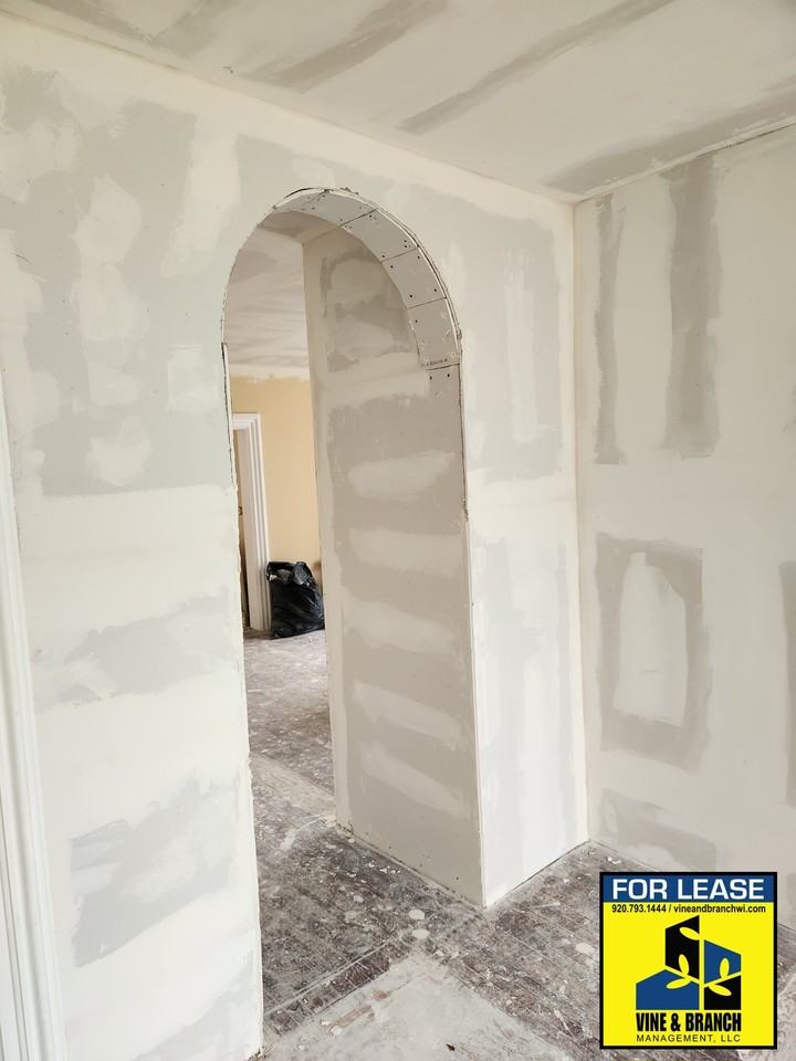 312 South College Avenue - Photo 5 of 10