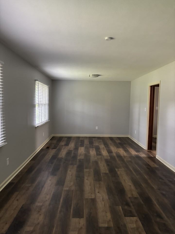 1919 Robinhood Rd #1 - Photo 3 of 10