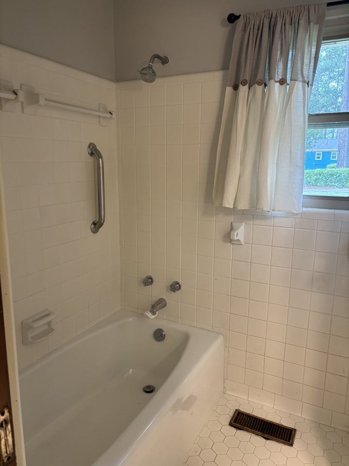 1919 Robinhood Rd #1 - Photo 7 of 10