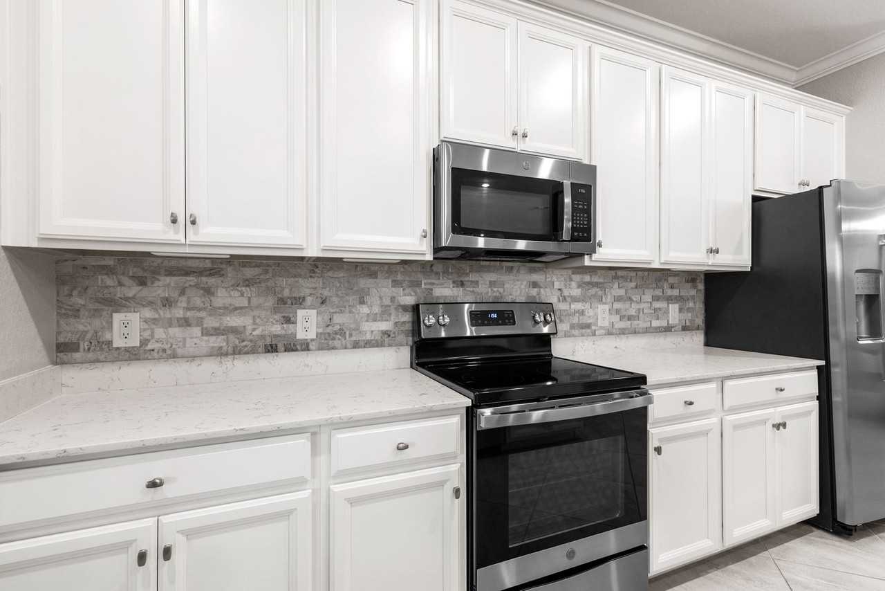 12023 Hawthorn Lake Dr #1 - Photo 5 of 50