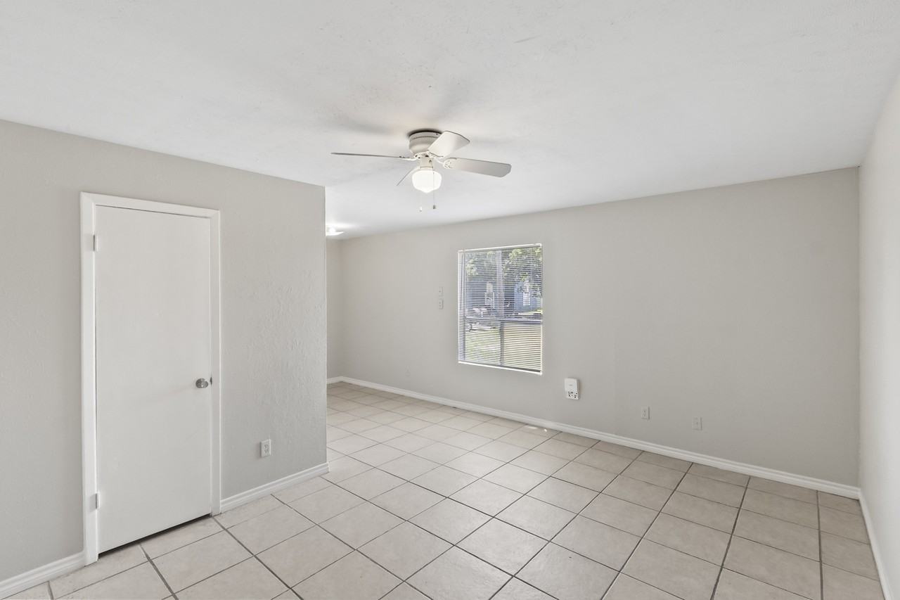 2815 Cypress Bend Circle #B - Photo 3 of 13