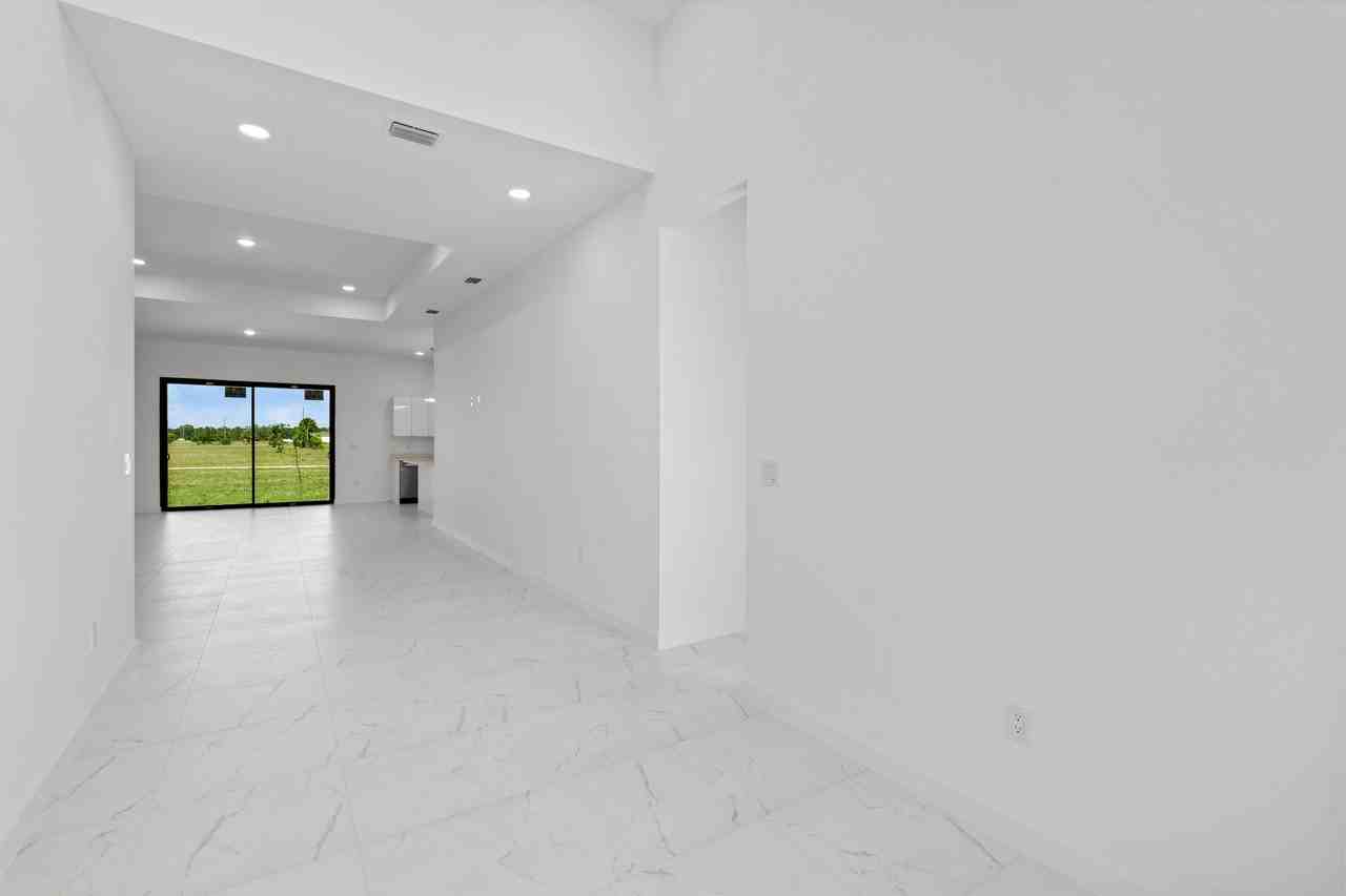 3927 Nw 40th Ter #1 - Photo 3 of 29