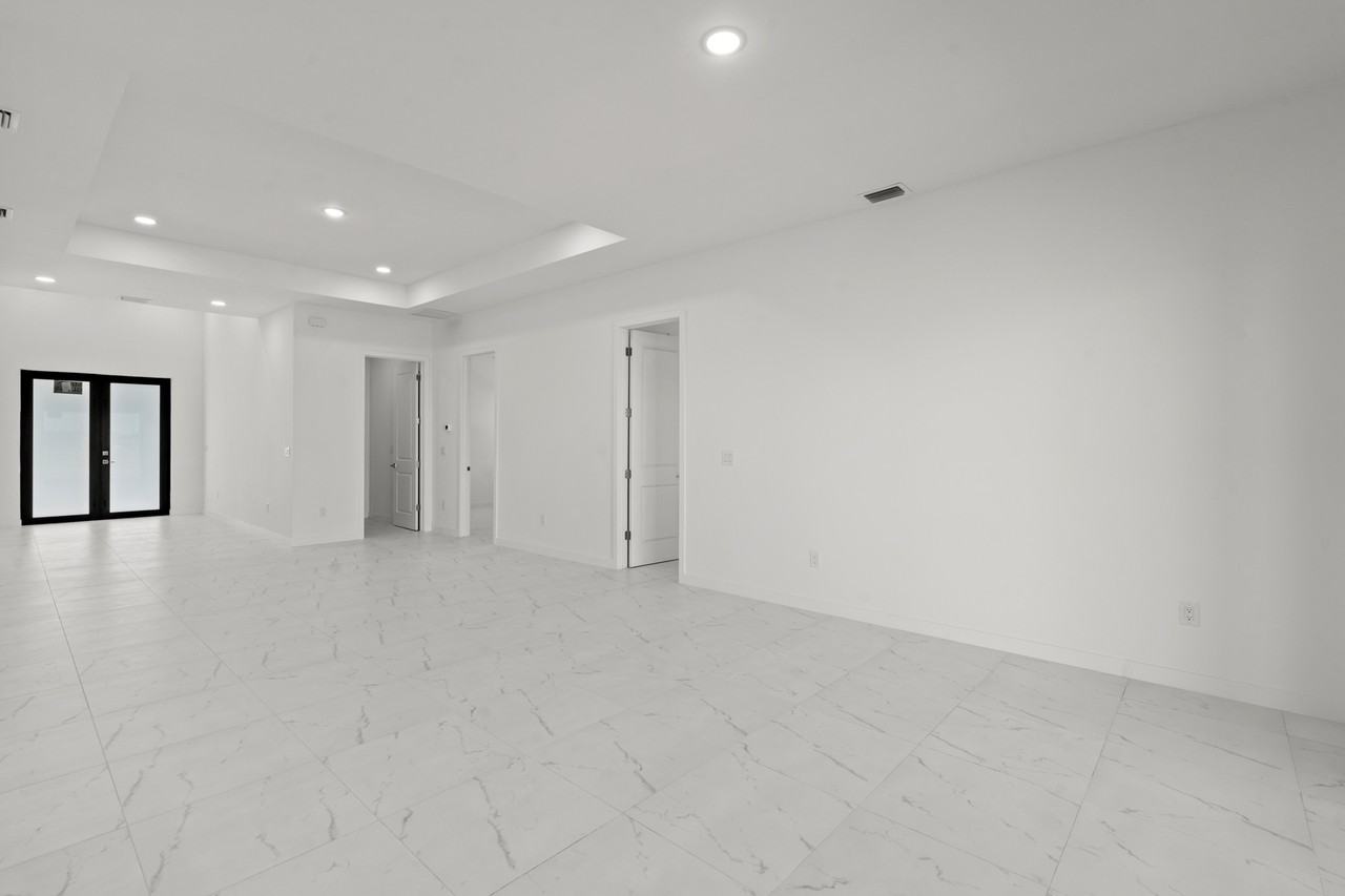 3927 Nw 40th Ter #1 - Photo 4 of 29