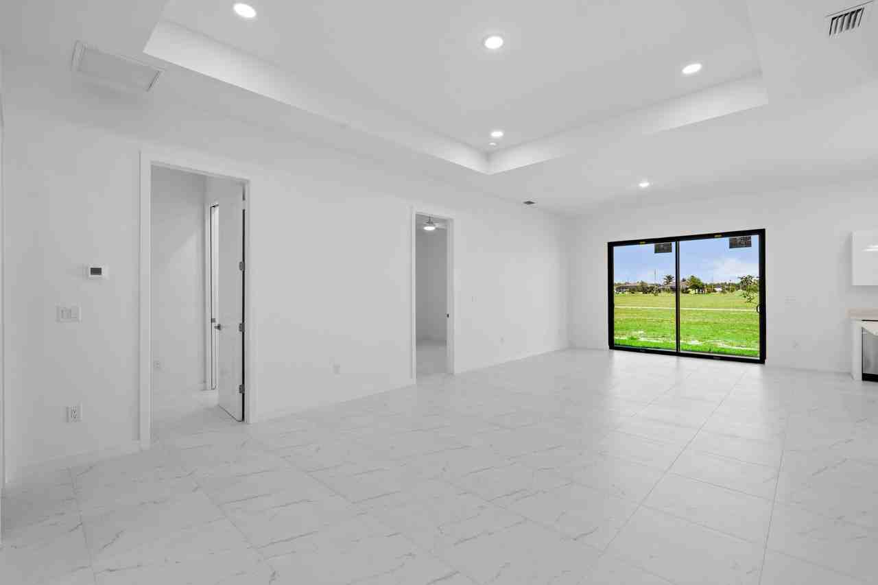 3927 Nw 40th Ter #1 - Photo 5 of 29