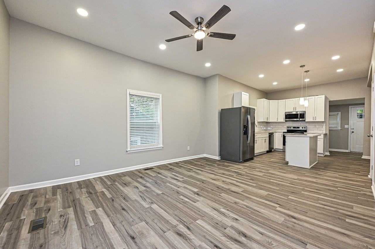 117 W Henderson St #1 - Photo 3 of 19