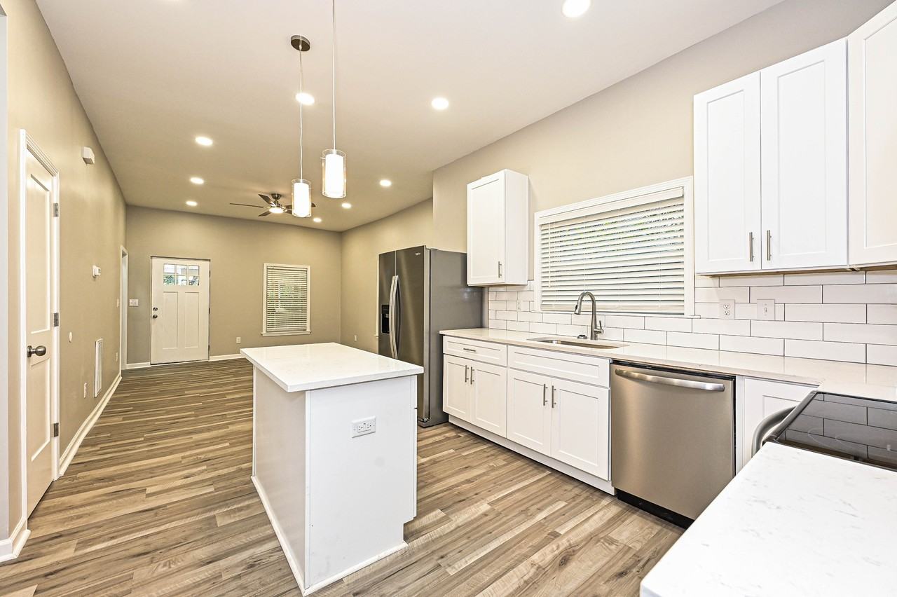 117 W Henderson St #1 - Photo 6 of 19