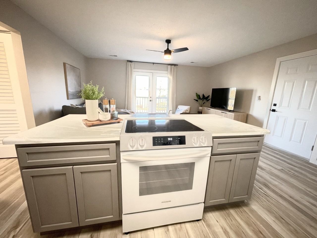 602 602 Marsha CourtApt. 17 #17 - Photo 4 of 10