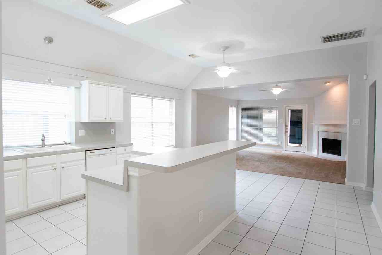 1722 Red Oak Ter #1 - Photo 4 of 11