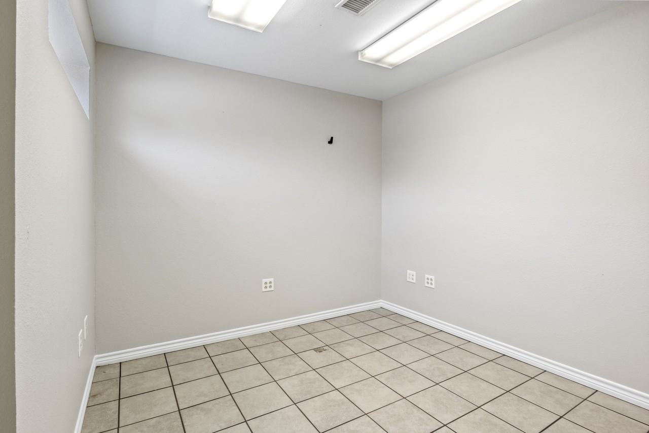 1432 West 16th Street #1 - Photo 4 of 10